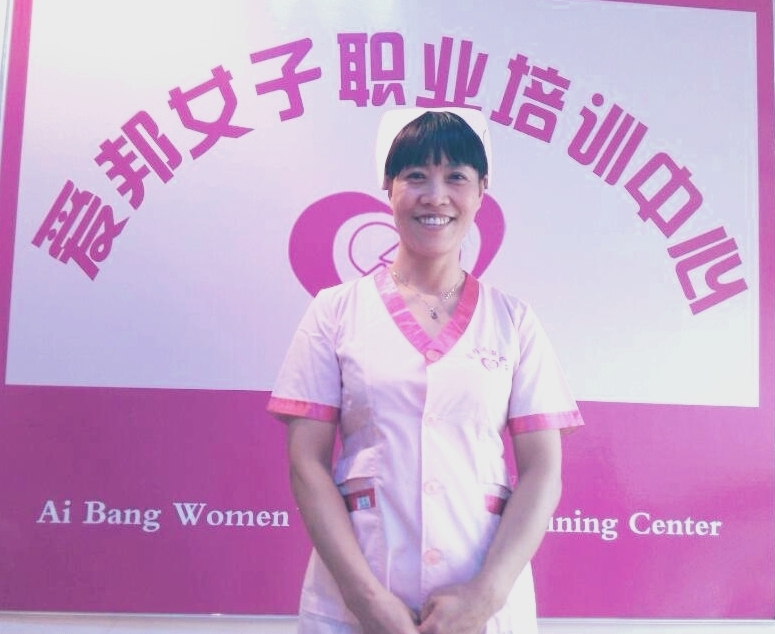 催乳師：陳利艷